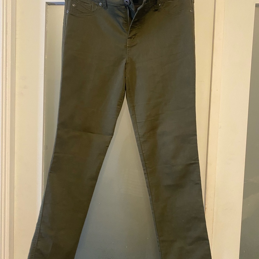 Chic Green Women’s Pants